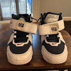 [DR0826-100] Mens Nike LeBron Zoom 2